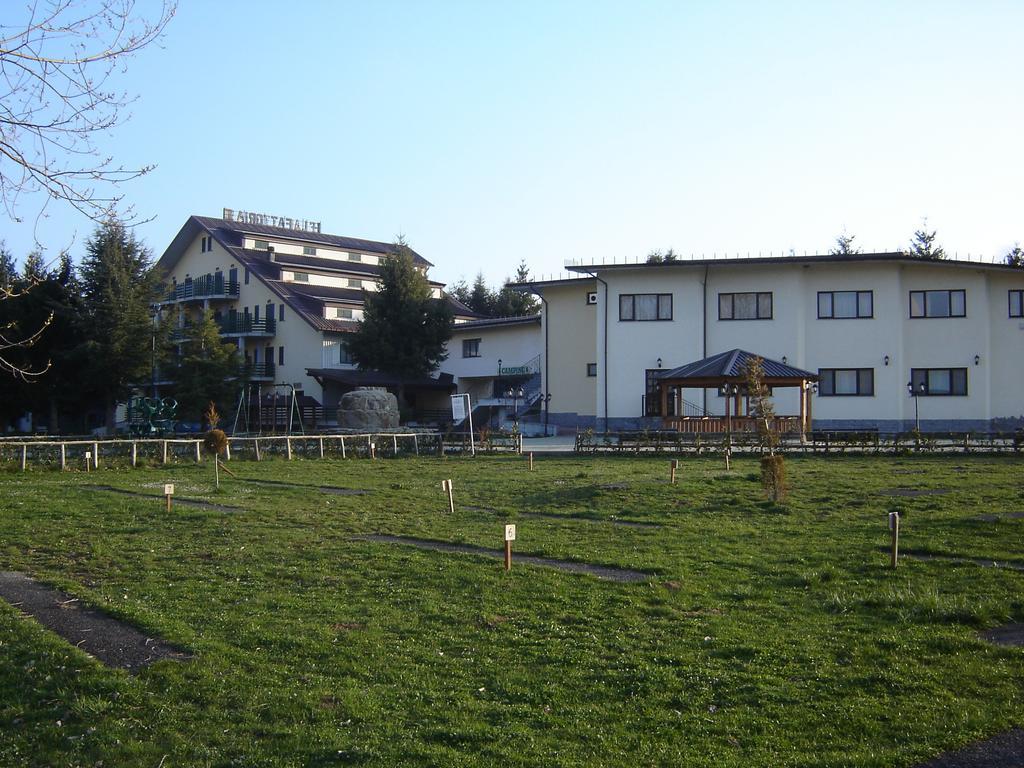 Hotel La Fattoria Camigliatello Silano Exteriör bild