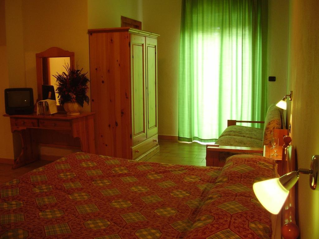 Hotel La Fattoria Camigliatello Silano Rum bild