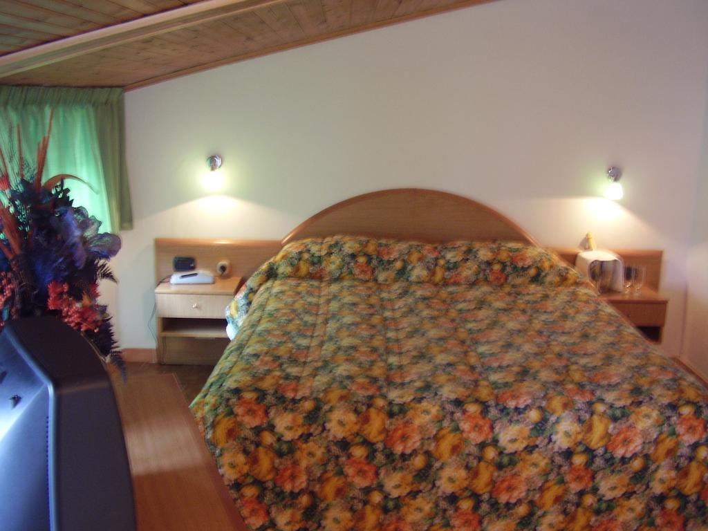 Hotel La Fattoria Camigliatello Silano Rum bild